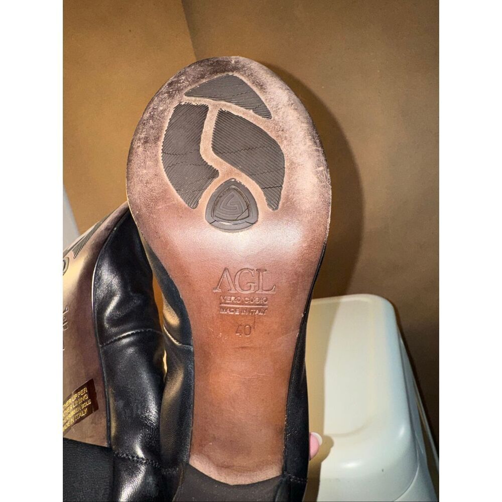 AGL Attilio Giusti Leombruni black leather cap-toe block heel pumps with a bow d - Picture 9 of 9